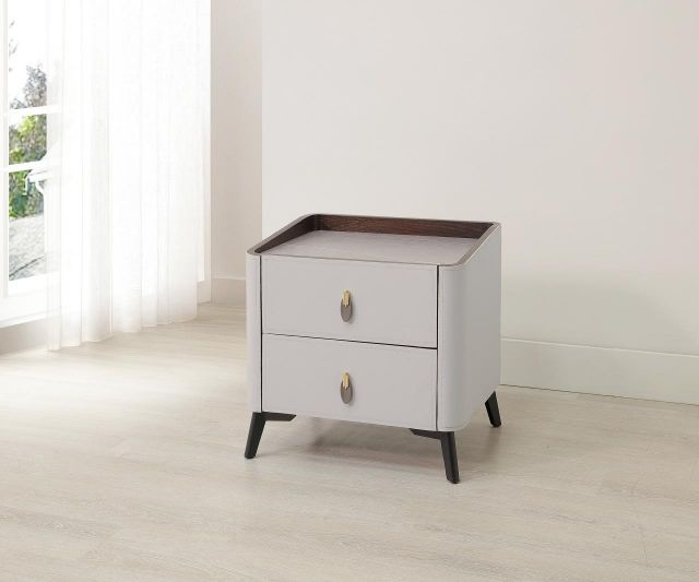 科瑞馬鞍皮床頭櫃