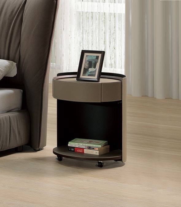 米勒馬鞍皮床頭櫃