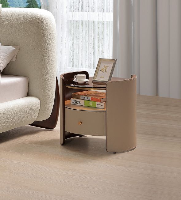 米蘭達馬鞍皮床頭櫃